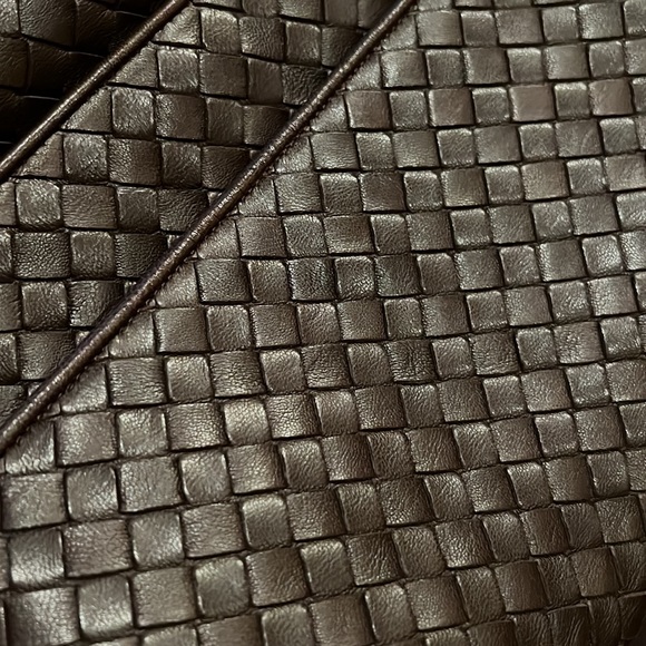 Bottega Veneta intrecciato leather shoulder bag dark brown, suede lining. - Picture 16 of 16